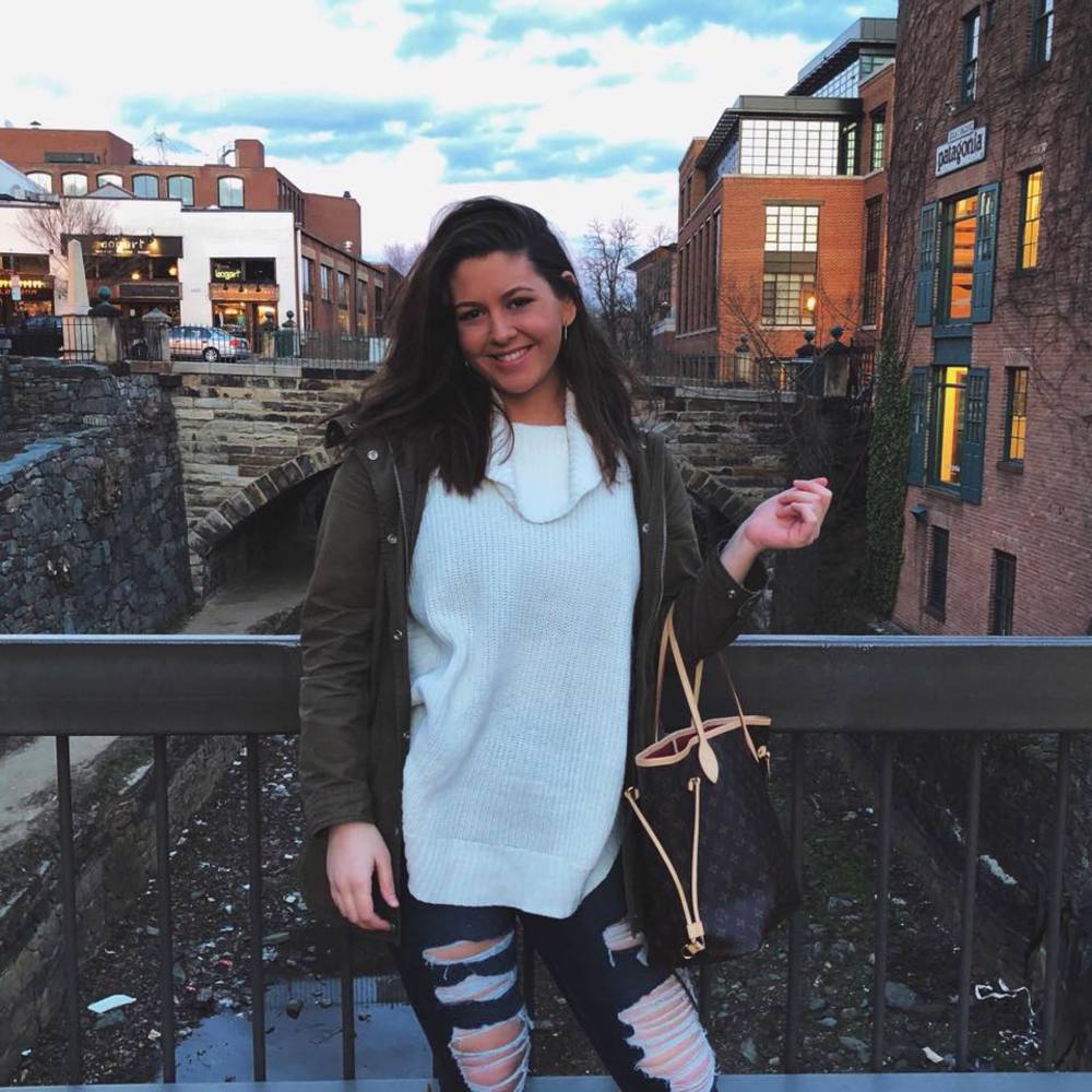 Meet your Posher, Carla